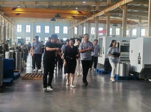 宜阳县委副书记、县长候选人张丽娟到草莓视频黄色免费下载轴承调研